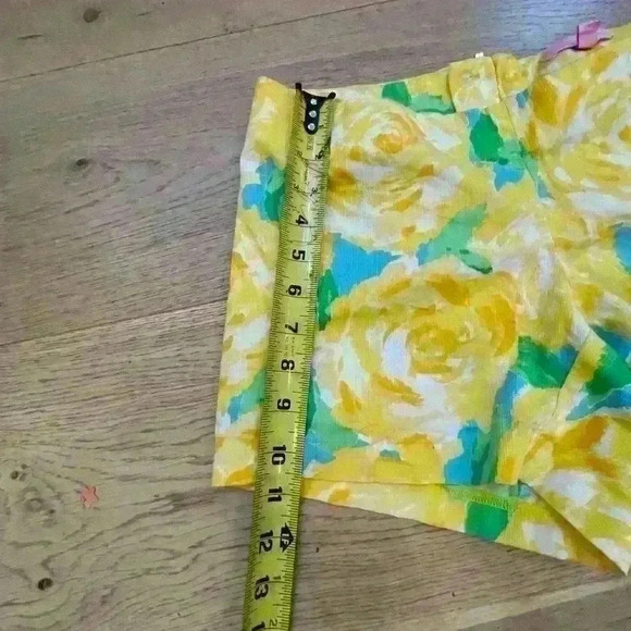 Lily Pulitzer Women’s Shorts. Yellow/blue flower print. Size 0. - Picture 6 of 6